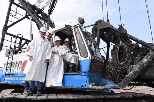 Feestelijke eerste paal nieuwe productiefaciliteit Bosman Van Zaal