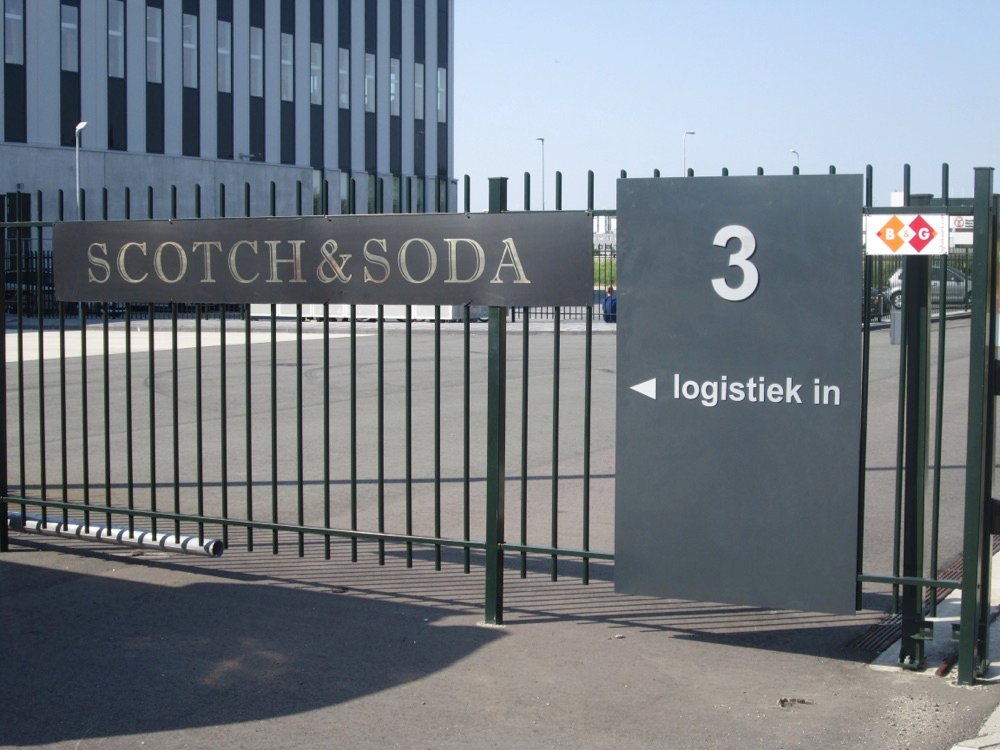 Nieuwe huisnummerpanelen geplaatst